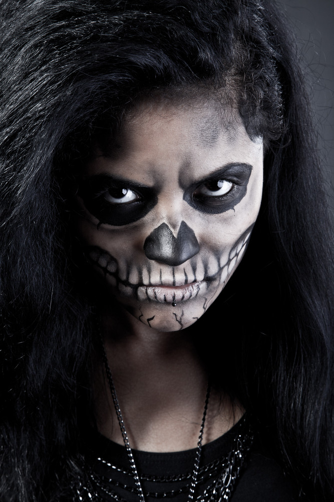 PEARL SKULL - Easy Halloween makeup tutorial - Charlotta Eve