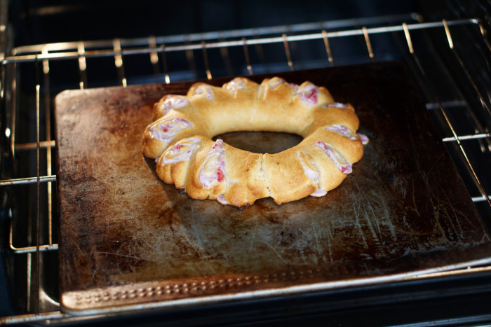 how long to cook raspberry crescent ring