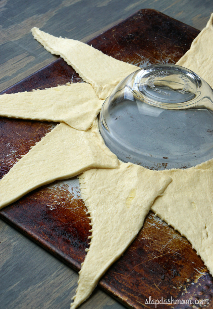 Blackberry Cream Cheese Crescent Ring Recipe - so simple yet delicious!