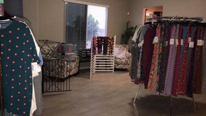 Round clothes racks LuLaRoe