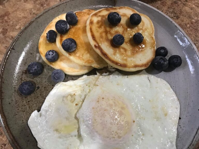 1 Point Weight Watchers Fluffy Pancakes - No Bananas! - Slap Dash Mom