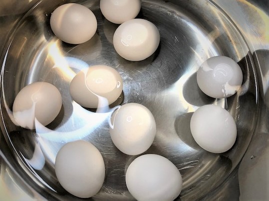 Cover Eggs with cool water
