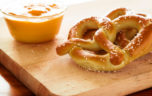 Cheese sauce for pretzels - Easy Pretzel Cheese dip