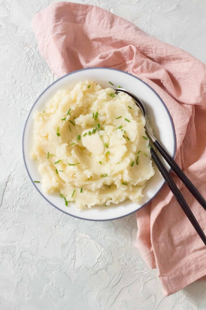 instant pot thanksgiving mashed potatoes in a bowl