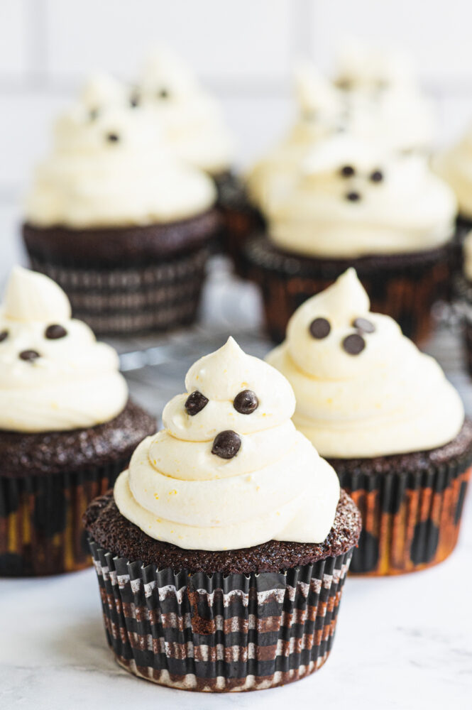 Easy Halloween Ghost Cupcakes - Slap Dash Mom