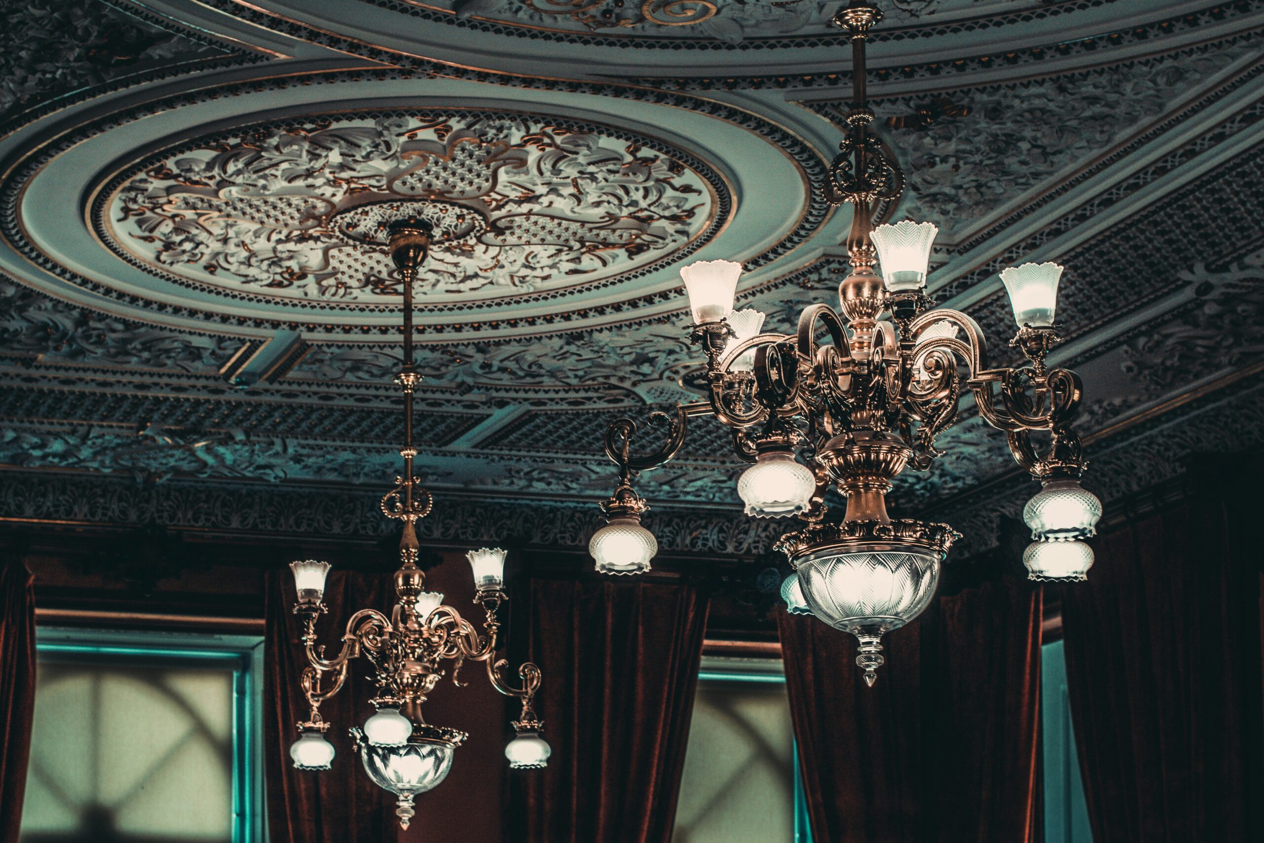 The Ultimate Guide to Choosing the Perfect Chandelier for Your Home