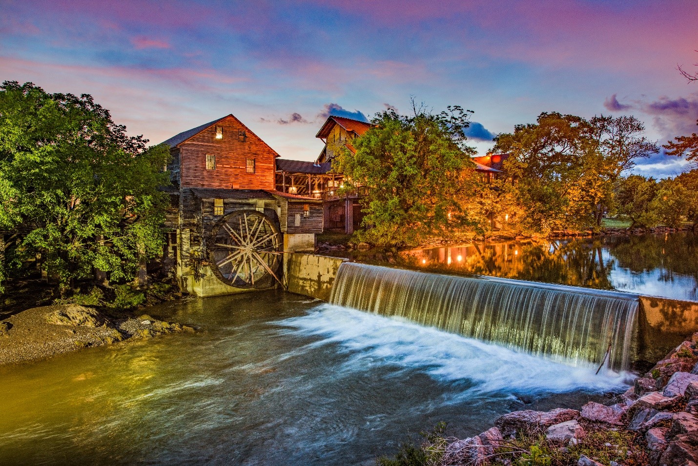 Family Bonding in Pigeon Forge: Creating Traditions and Lasting Memories