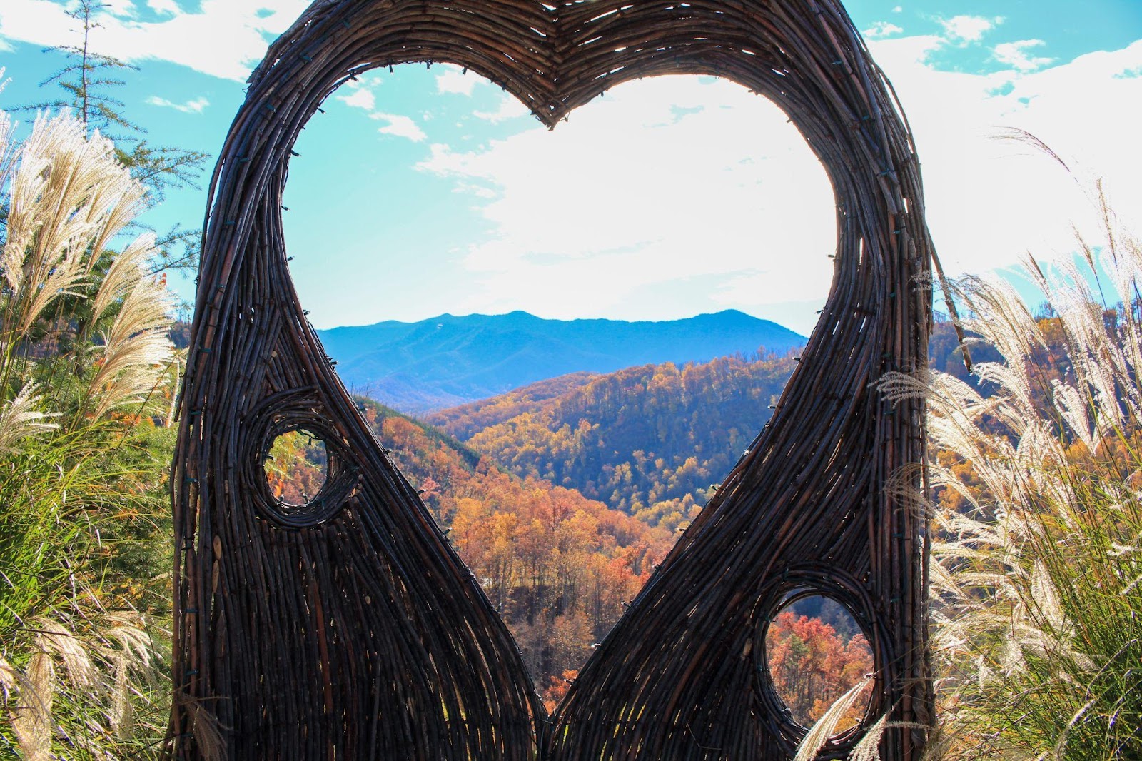 How to Plan a Romantic Escape in the Heart of the Smokies